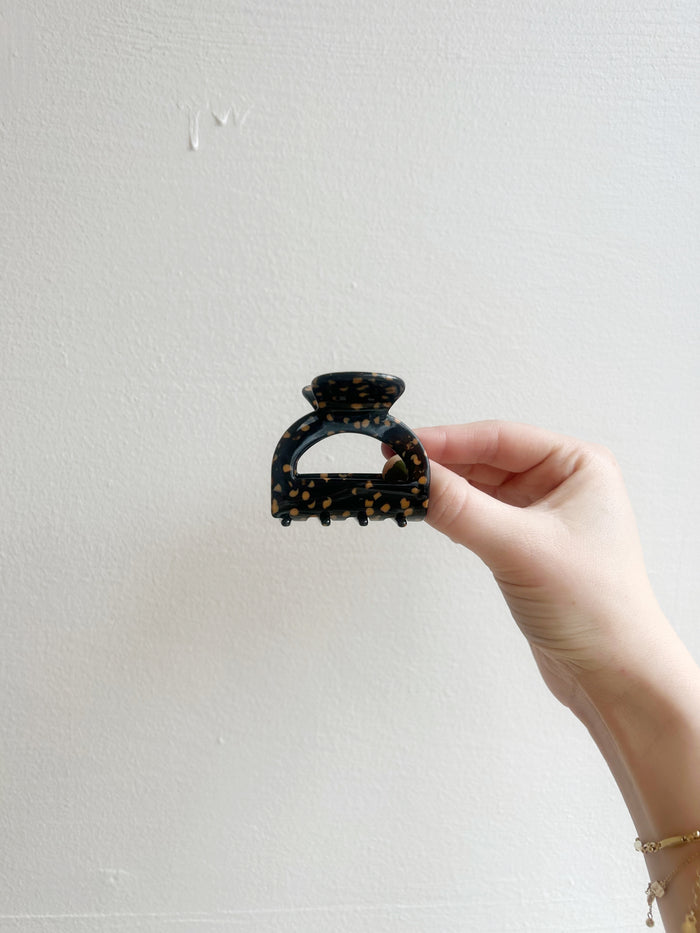 Pouch Hair Claw in Black Terrazzo