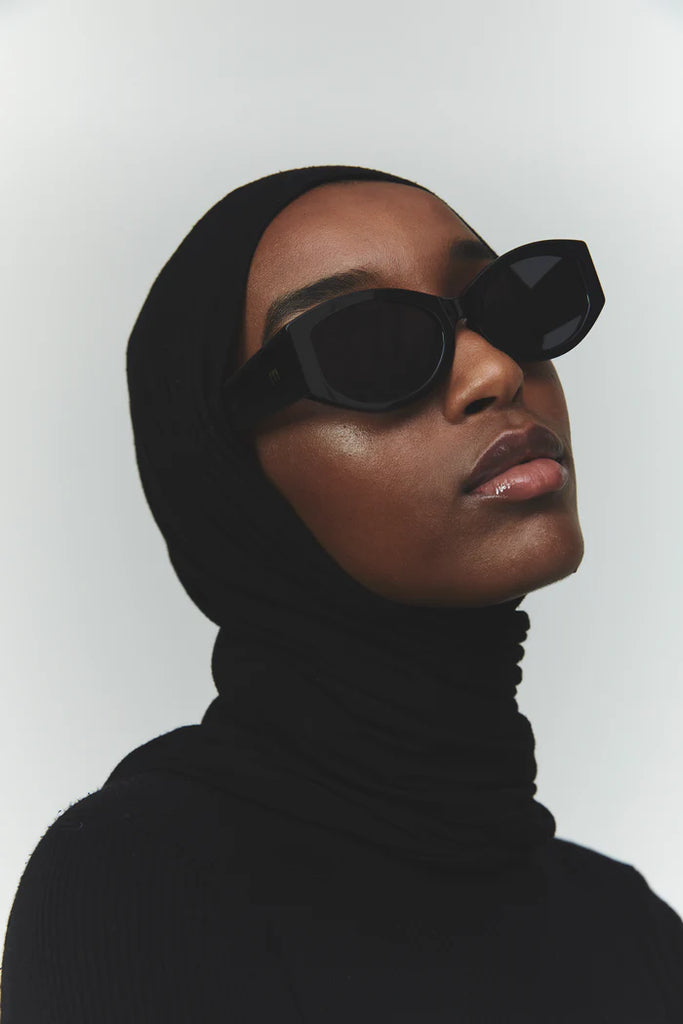 Jeannie in Gloss Black w Black Lens
