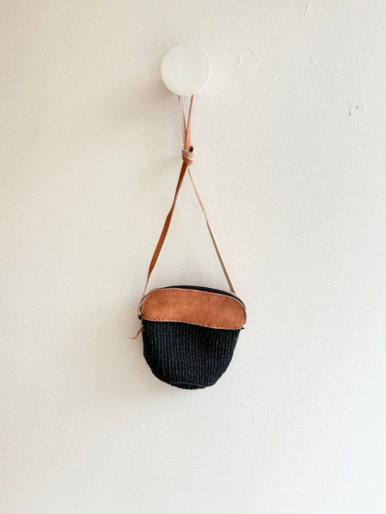 Sisal & Leather Zippered Purse in Black
