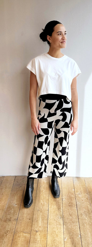 Abstract Swirl Knitted Pant