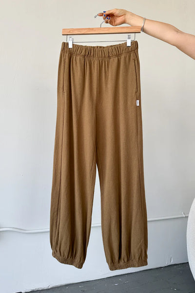 French Terry Balloon Pant in Tobacco – Cloth & Crown