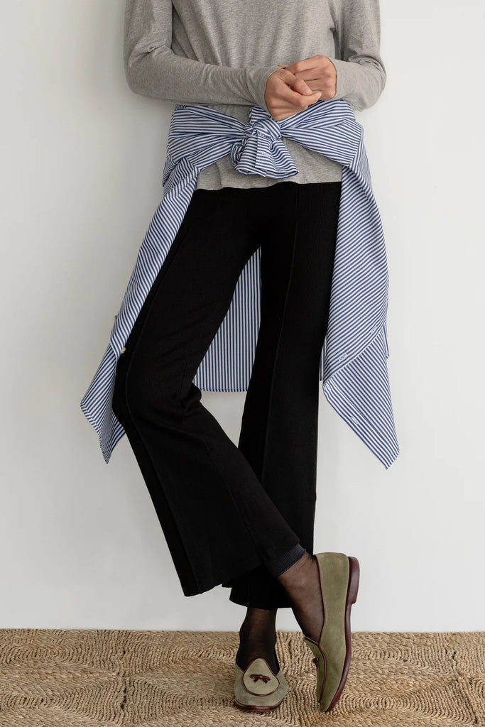 The Rib kick falre in jet black