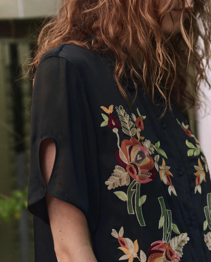 The Tavern Button-up in bouquet floral embroidery