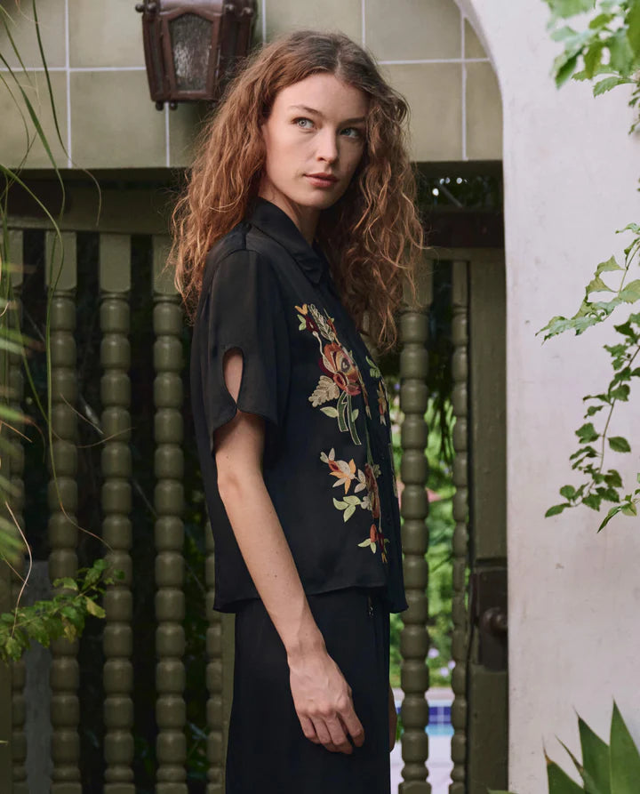 The Tavern Button-up in bouquet floral embroidery