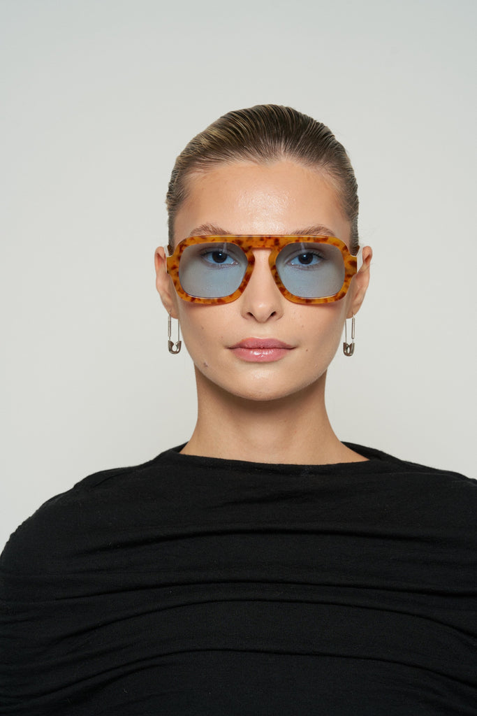 Jane in blonde tortoise