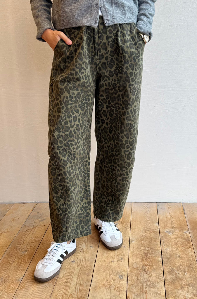 Arc Pants in fern leopard