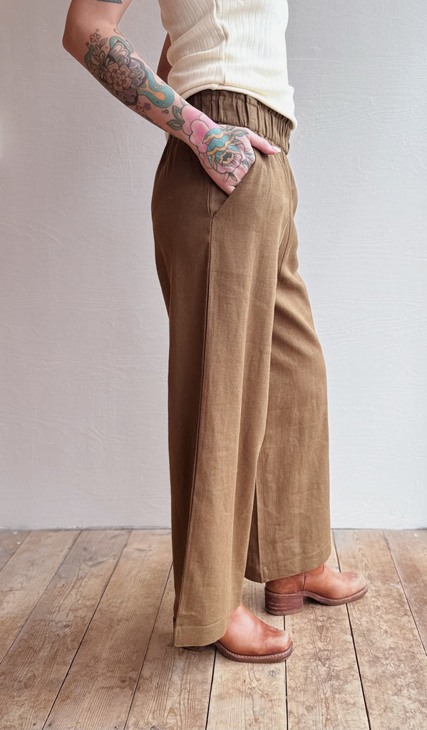 Pull on Pocket Pant in Gothic Olive Linen
