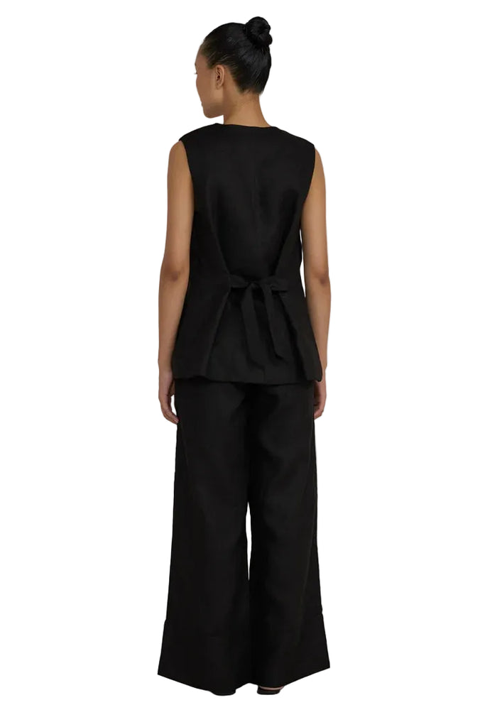 The Longline Vest in black