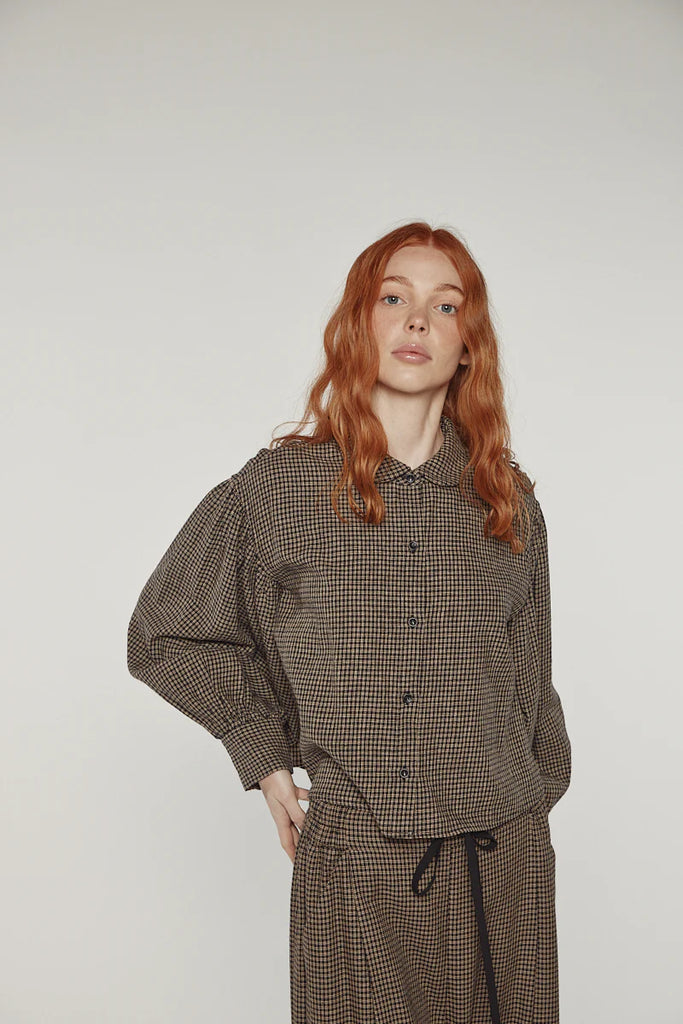 Check volume sleeve blouse