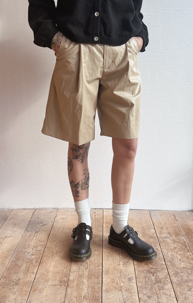 Inez Short in Biscotti