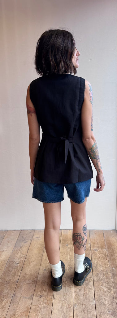 The Longline Vest in black