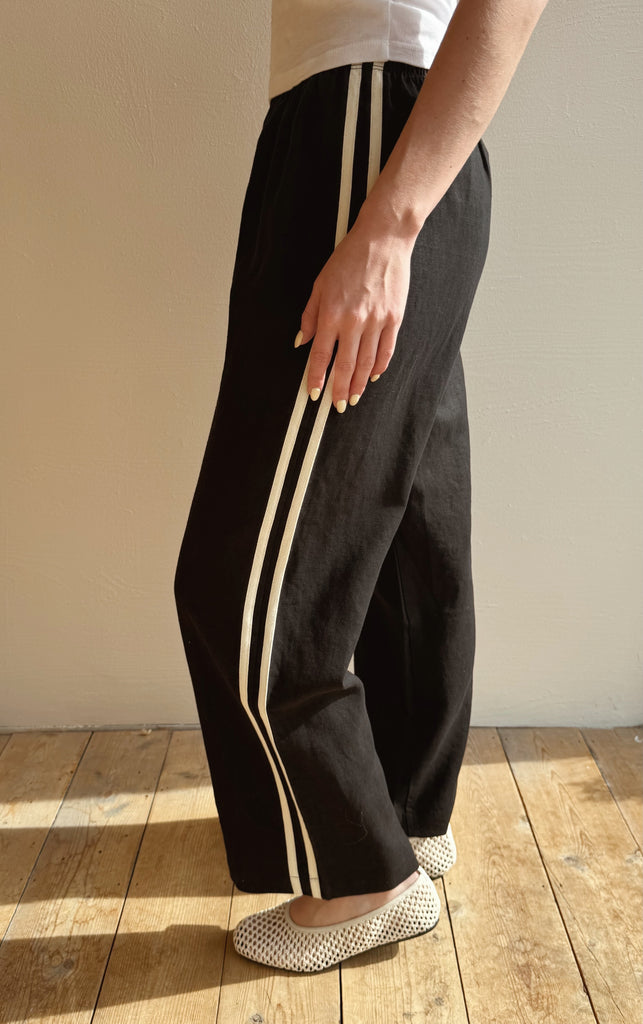 The Linen Crop Stripe Racer Pant in black