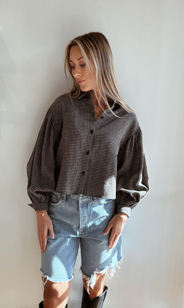 Check volume sleeve blouse