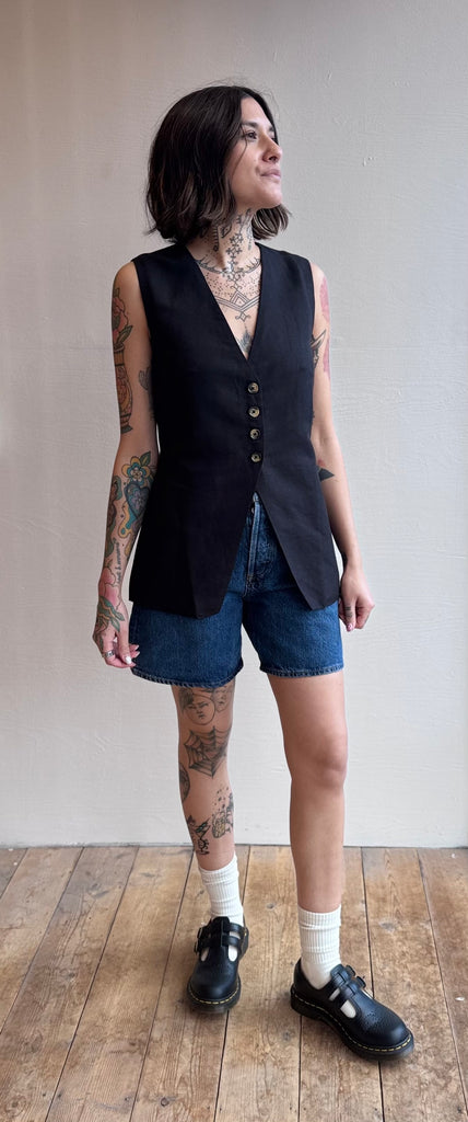 The Longline Vest in black