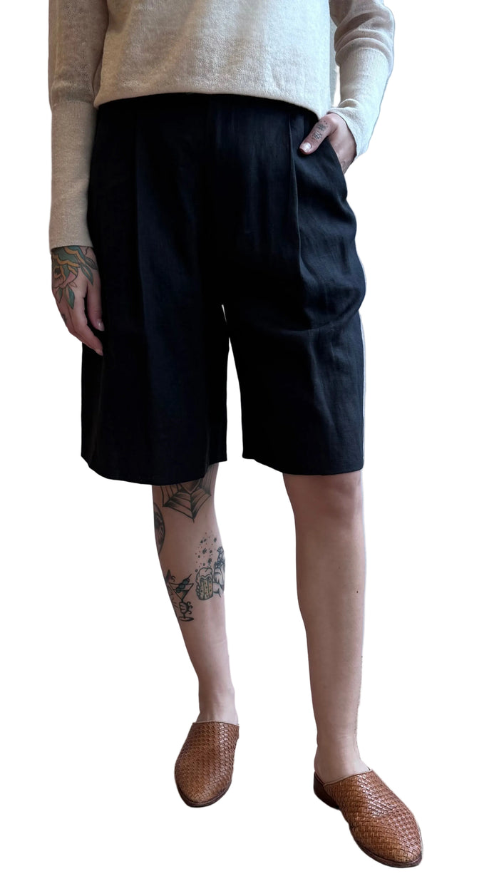 Inez Short in Black French Linen