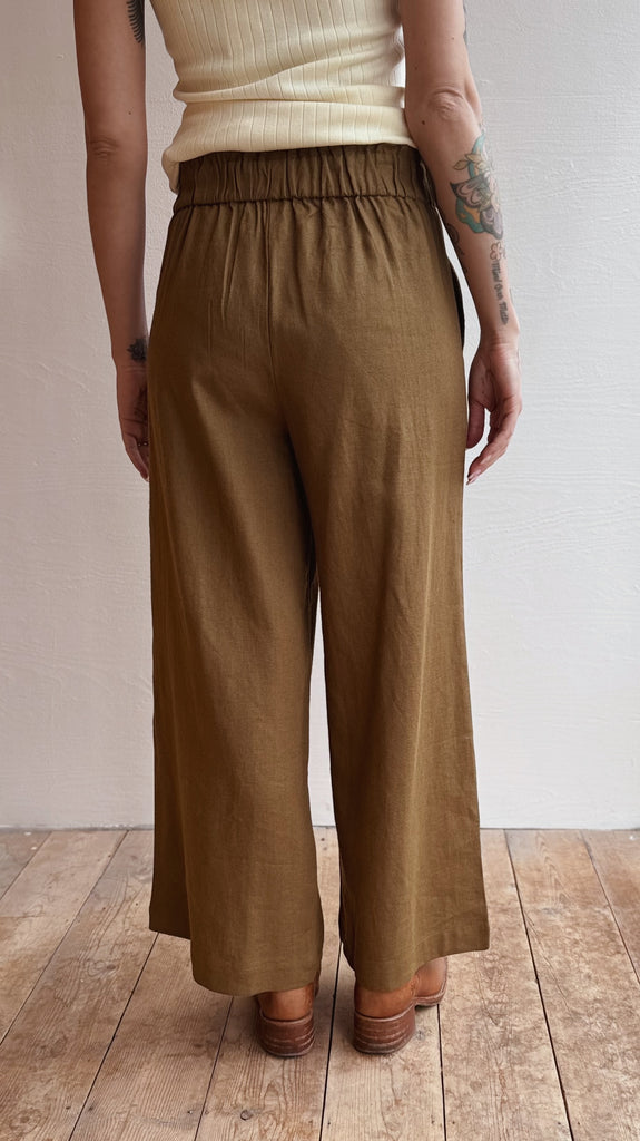 Pull on Pocket Pant in Gothic Olive Linen