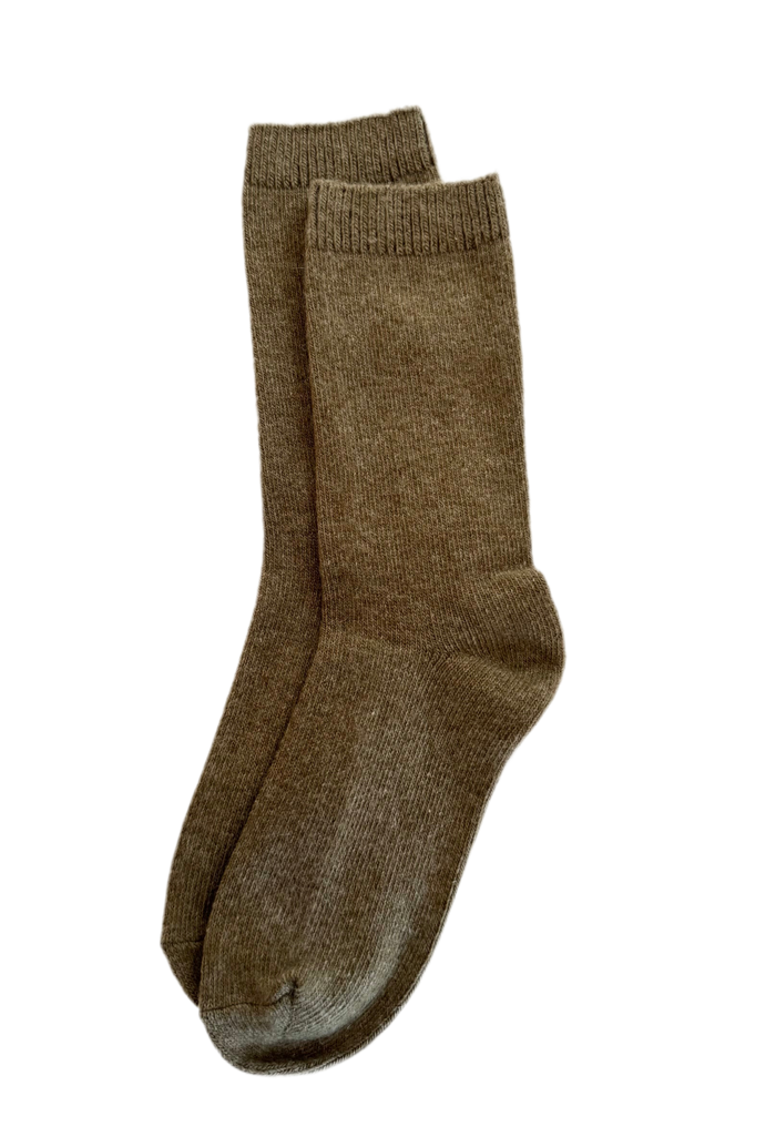 Cashmere CLOUD socks in olive