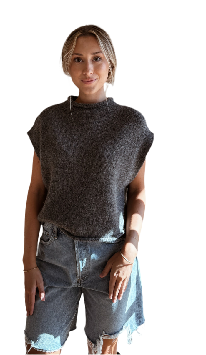 Alpaca Iris Vest in Stone