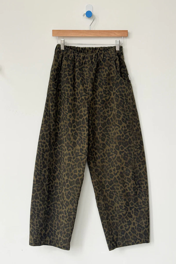 Arc Pants in fern leopard