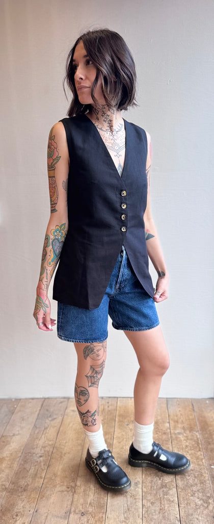 The Longline Vest in black