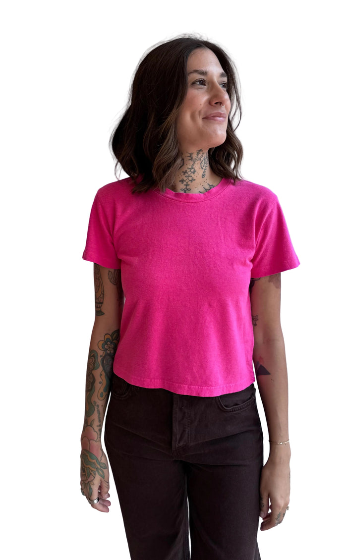 Cropped Lorel Tee in Electric Fuchsia