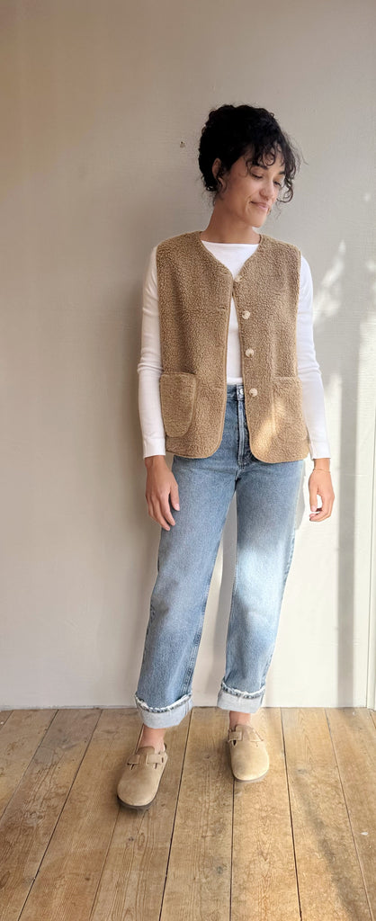 Sherpa MILENA vest in camel