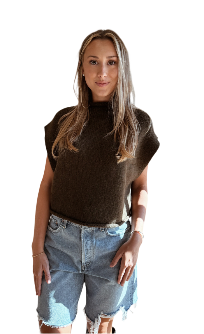 Alpaca Iris Vest in Dark Olive