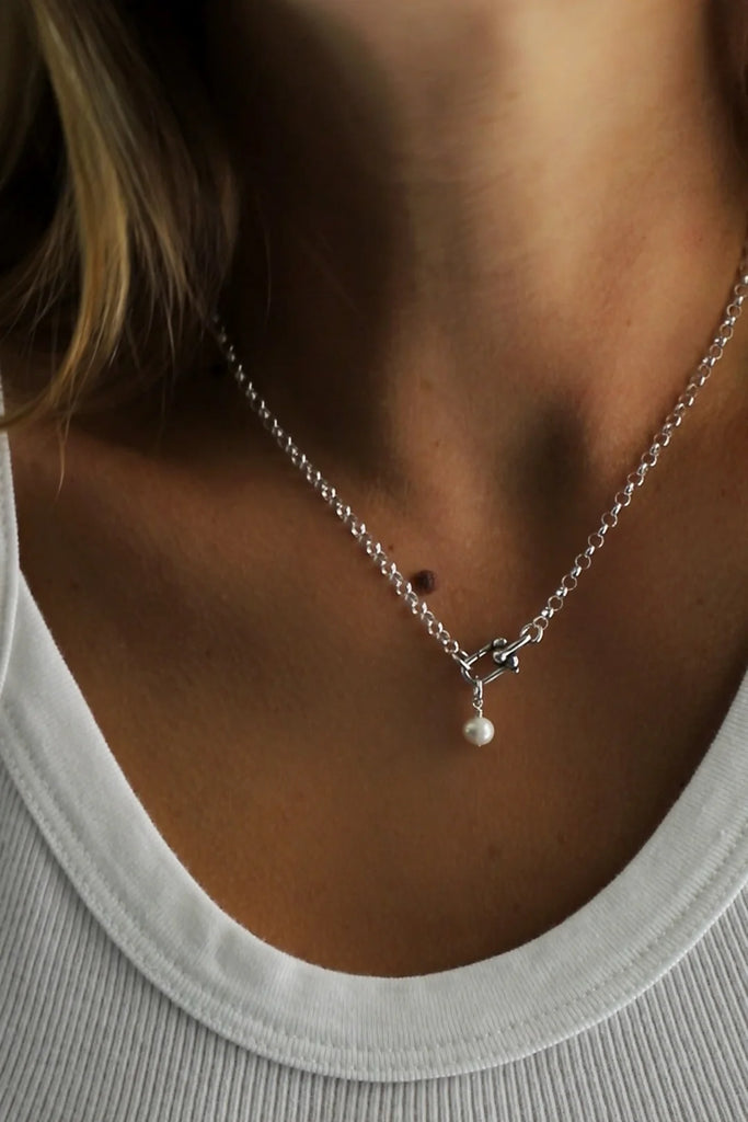 Sora link chain + pearl necklace in silver