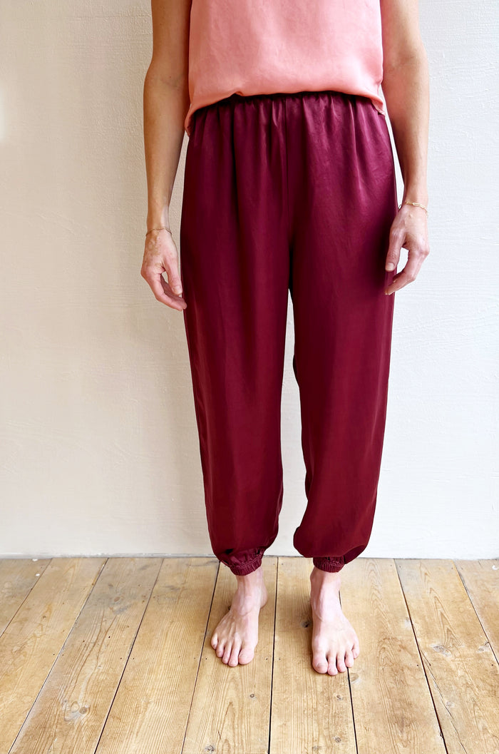 Autumn track pants in burgundy