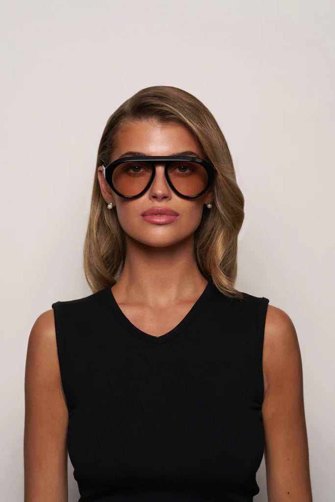 Val in Gloss Black