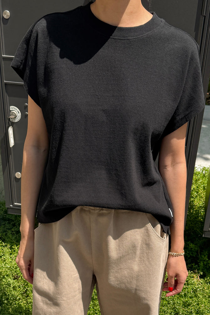 Jeanne Tee in black