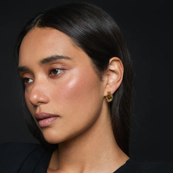 Micro knot earrings in gold