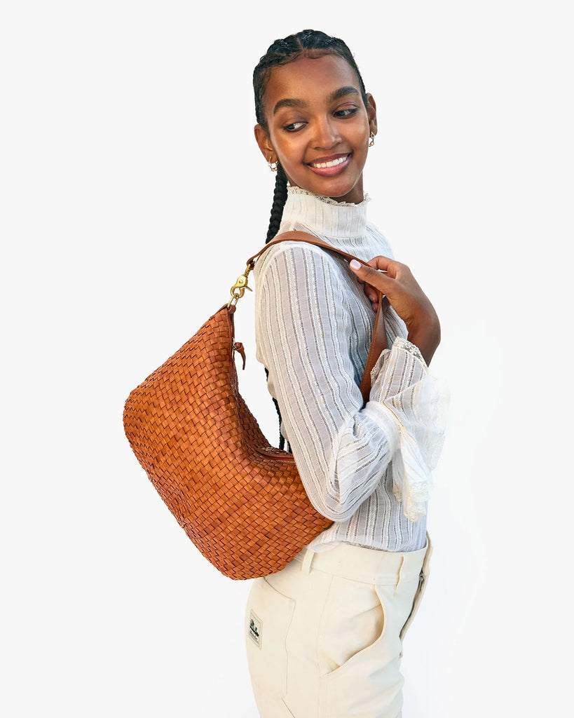 Moyen Messenger in woven checker natural