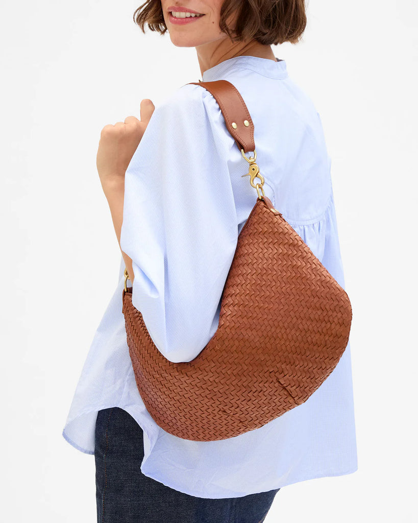 Moyen messenger in woven zig zag hazelnut