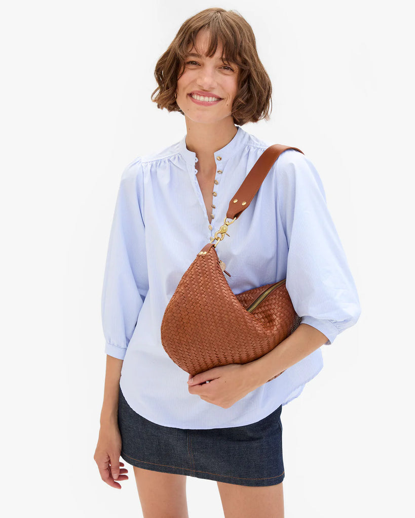 Moyen messenger in woven zig zag hazelnut