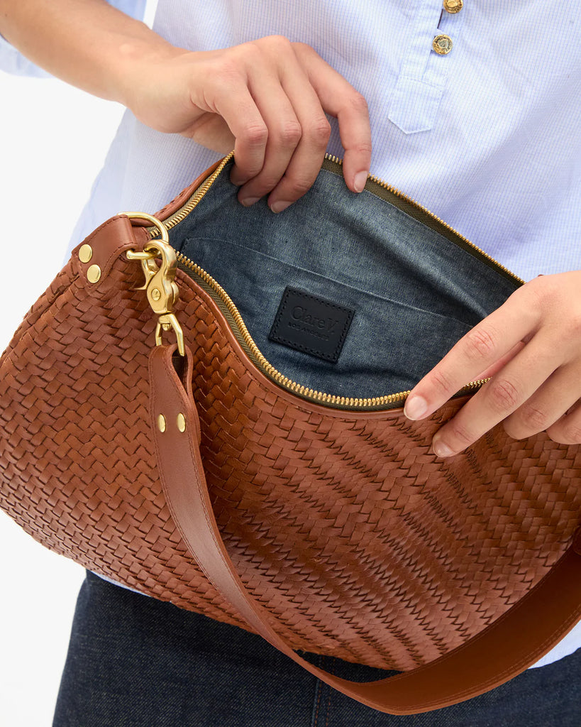 Moyen messenger in woven zig zag hazelnut