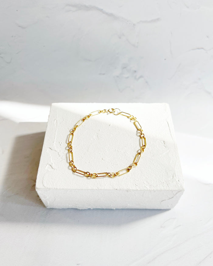 Gold Oval & Round Link Bracelet